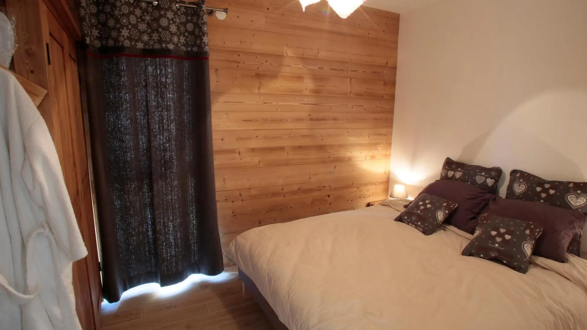 Chalet Duplex 6 Chambres, Sauna, Jacuzzi, Balcons Sud, Parking, Proche Pistes Et Golf - Fr-1-263-337 Valloire 0*,